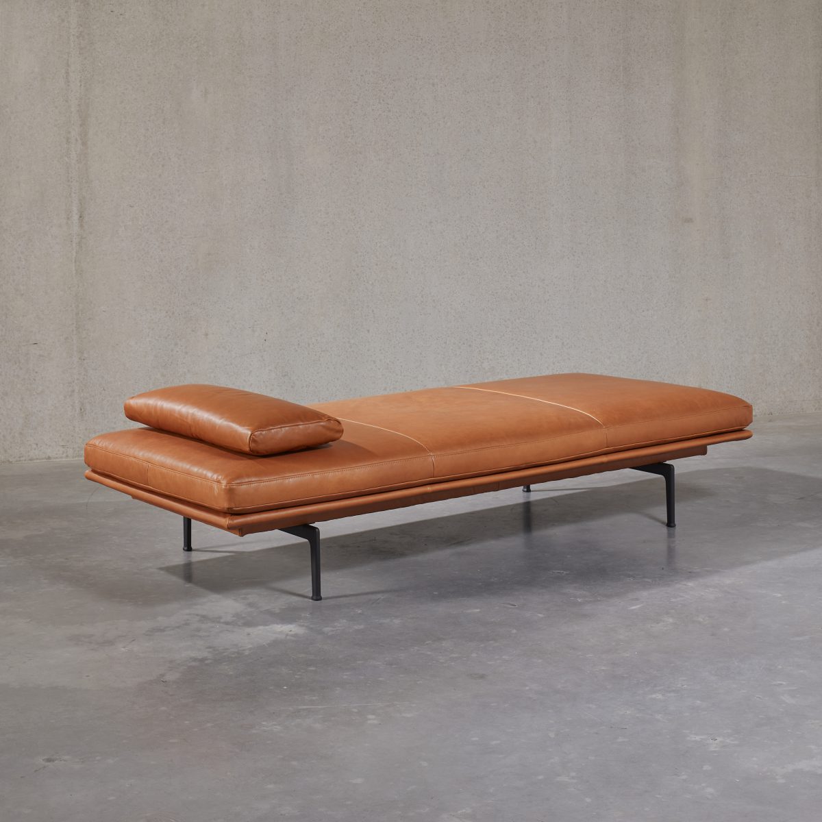 Outline daybed