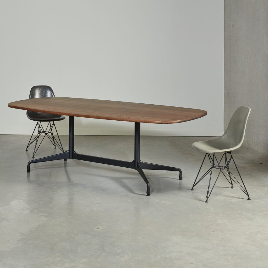 Eames table | Vitra