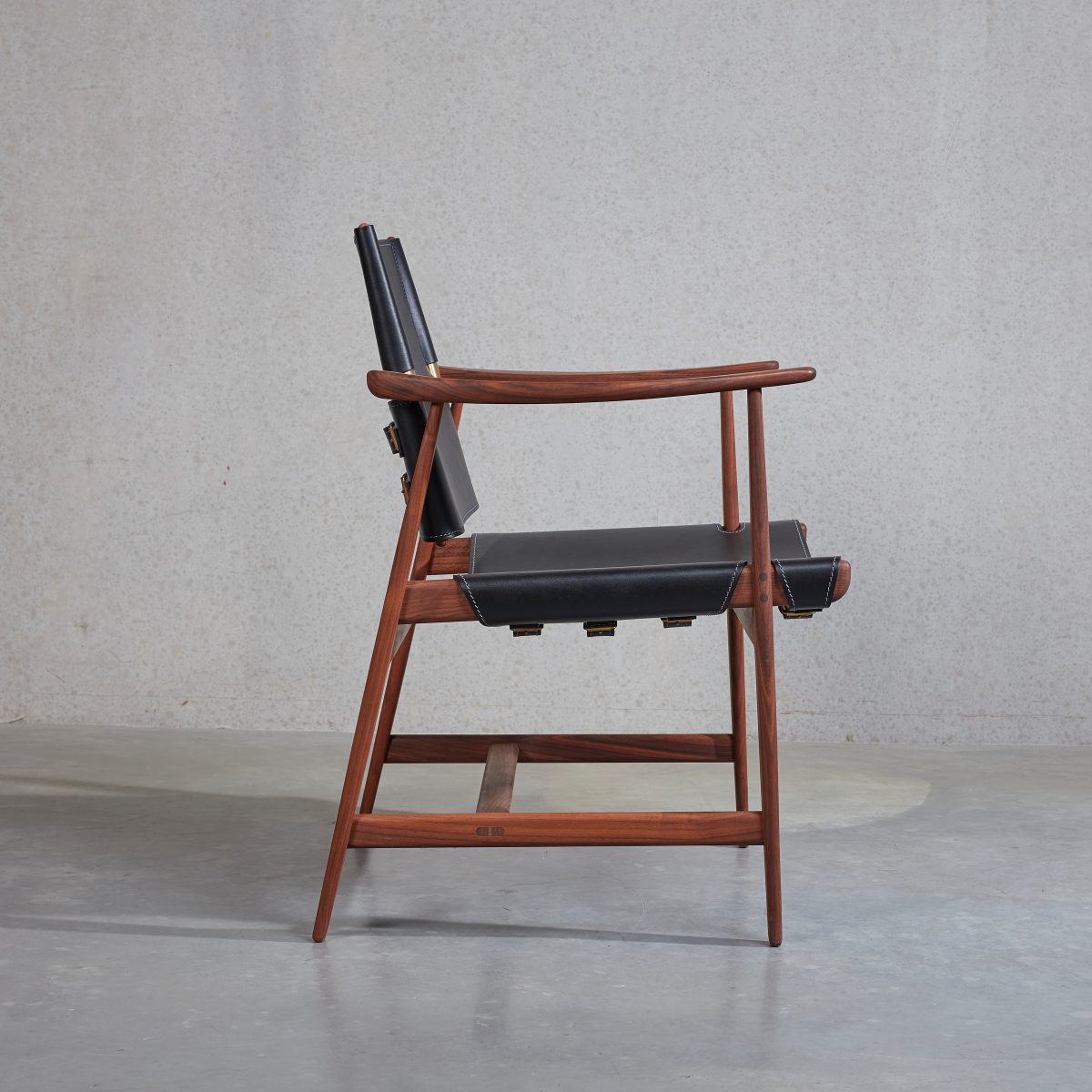 BM1106 Huntsman Chair