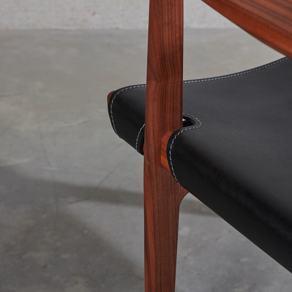 BM1106 Huntsman Chair