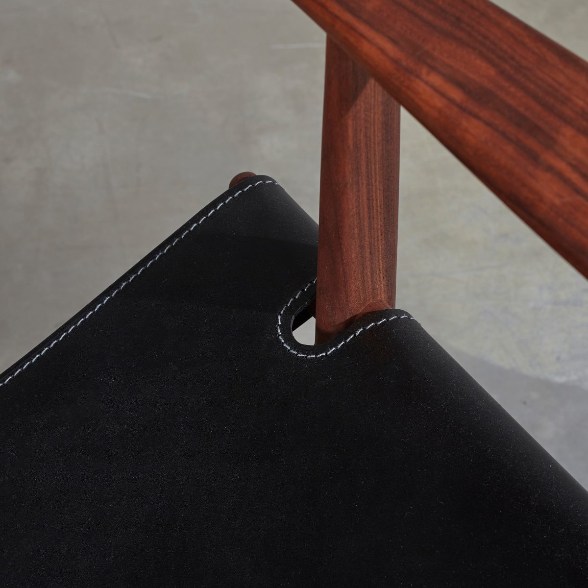 BM1106 Huntsman Chair