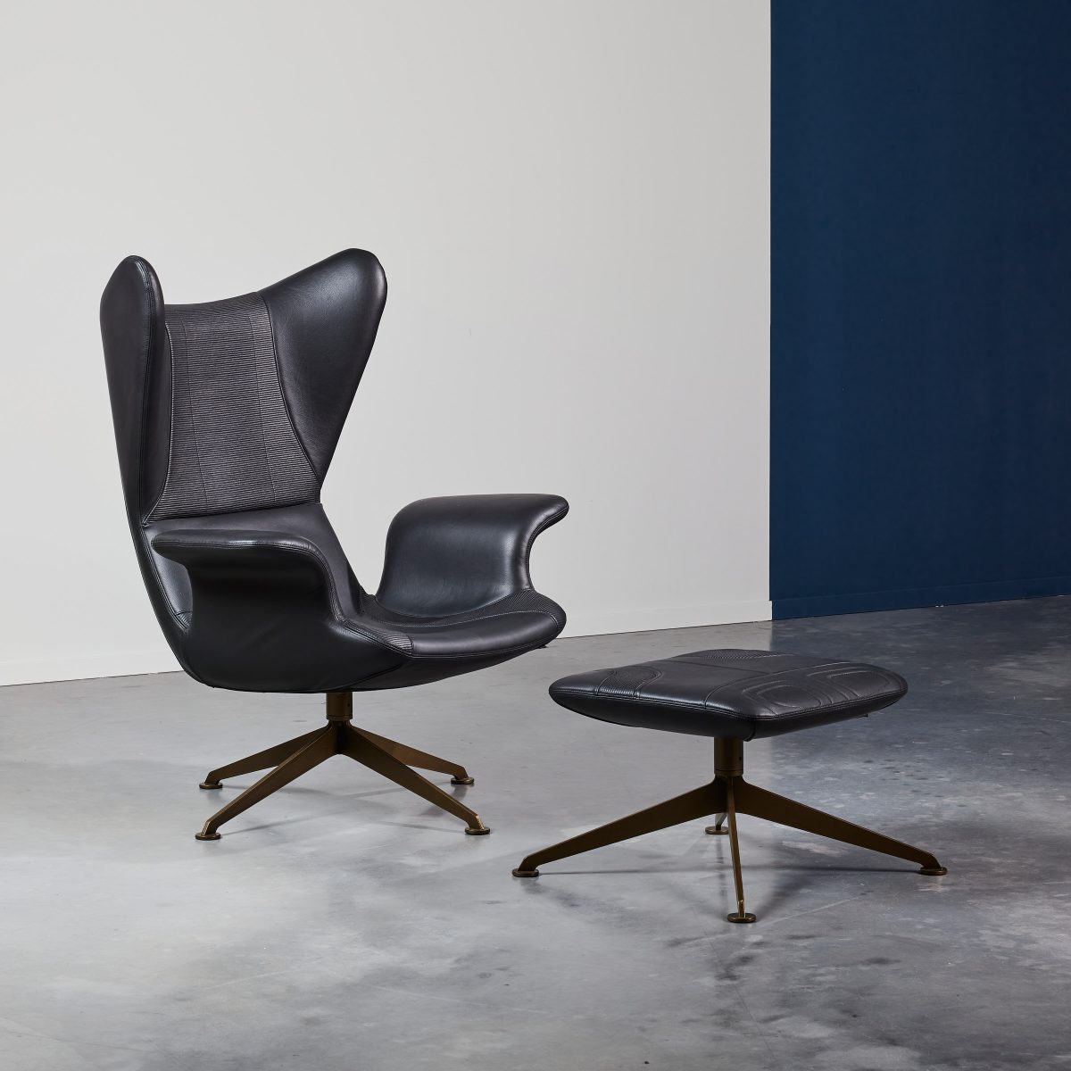 Longwave + ottoman