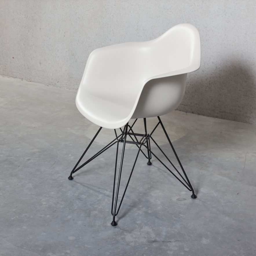 DAR Plastic Armchair | Vitra