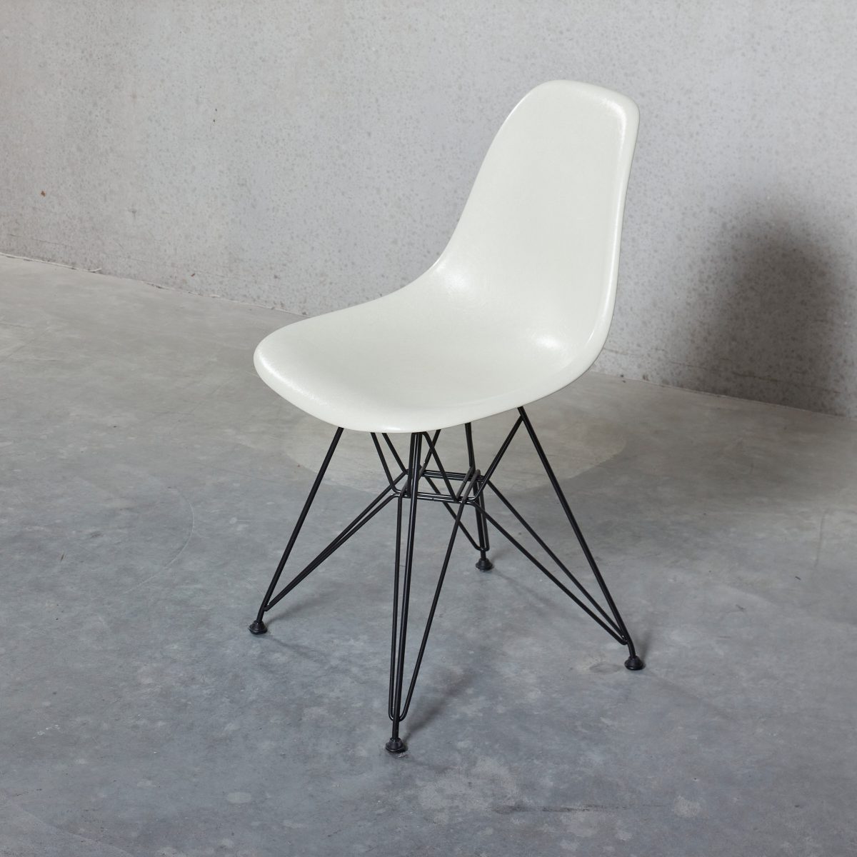 DSR Fiberglass Chair