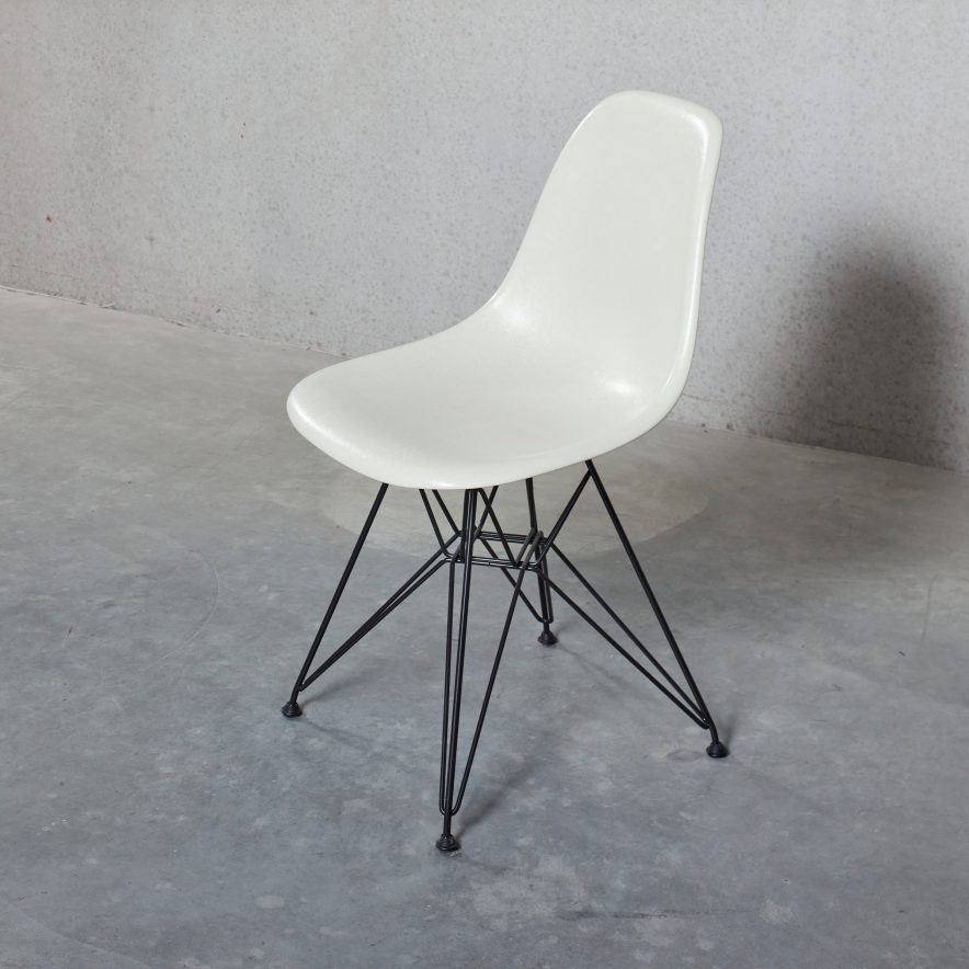 DSR Fiberglass Chair | Vitra